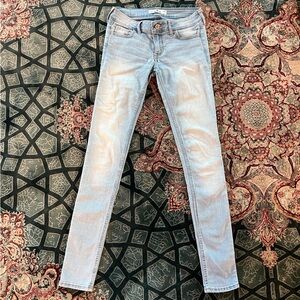 Hollister Light Wash Skinny Jean size 23